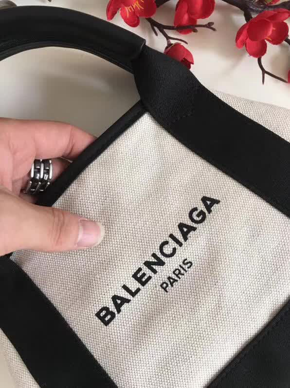 BALENCIAG巴黎世家 帆布包 頭層牛皮配帆布 網紅款 可手提可斜挎 夏天出行旅遊必備款  BL1073